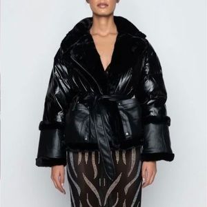 Puffer jacket size large runs true to size brand new